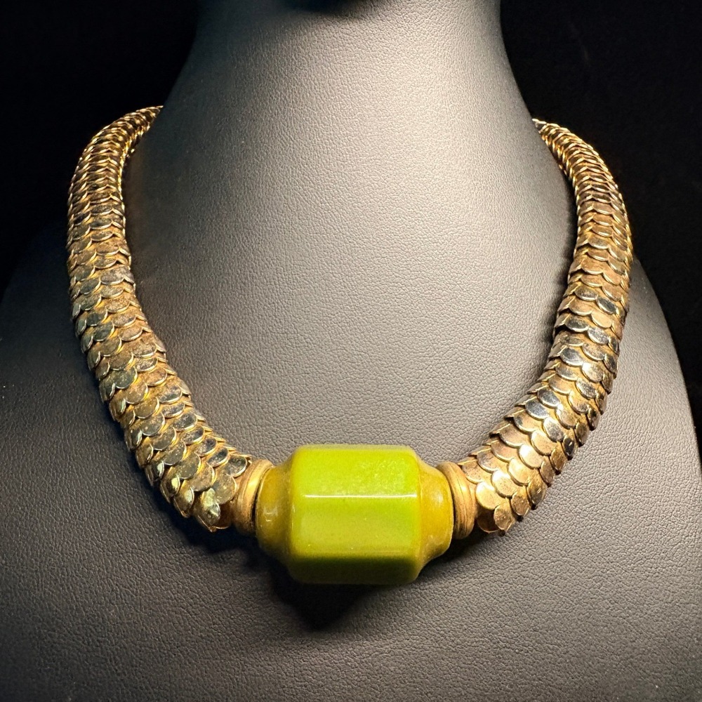 Cadoro Vintage Gold Tone Scale Link Choker Necklace Green Resin Bead 15 Inch